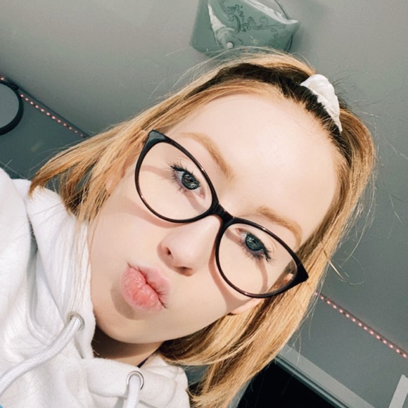 Meet your Posher, Kaitlyn - Picture 1 of 1